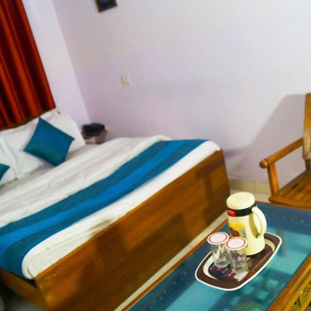 Hotel Maharaja Continental - Нью-Дели Экстерьер фото